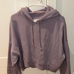 Cute purple sweatshirt from Hollister. Size L. Comfy oversized fit. 🤍